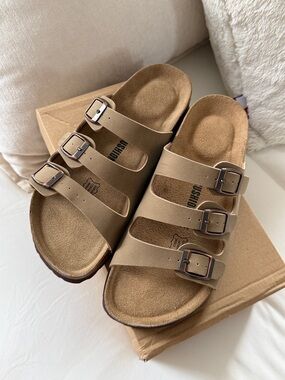 BRAND NEW Cushionaire Lela Taupe nubuck leather Cork Sandals - 7M